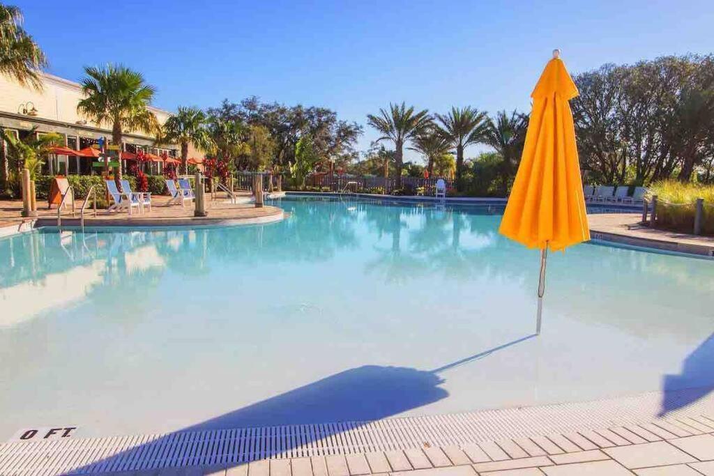 Pool Champions Gate Area With Amenities Next To Davenport